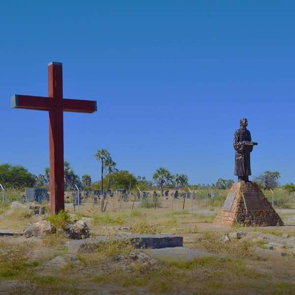 Statues in Ondonga